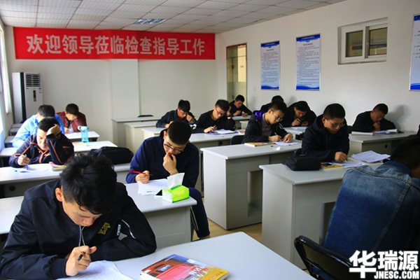 二手车鉴定评估师培训技能班马上开课，报名从速啦