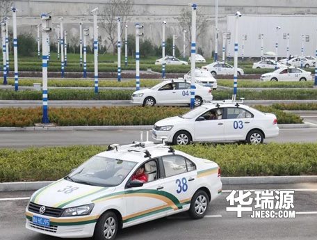 老司机对你说，为何行驶在路上必须要“让速不让道”！