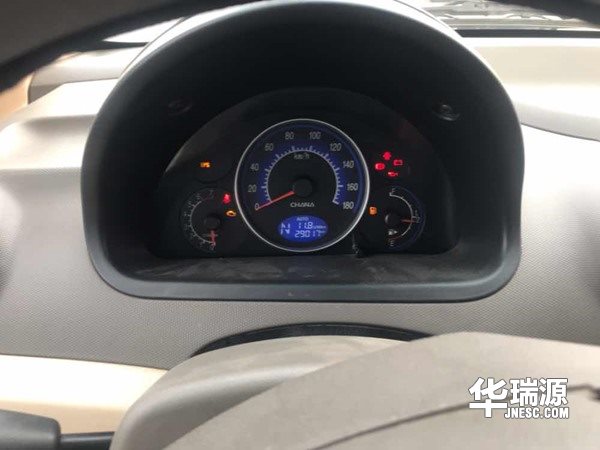 国产微型车奔奔LOVE,外观圆润饱满,空间够用舒适