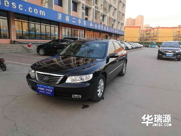 现代雅尊,进口中型车,时髦外形空间舒适