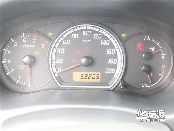 2万元二手车,银灰色铃木雨燕,保养仔细车子的状况好