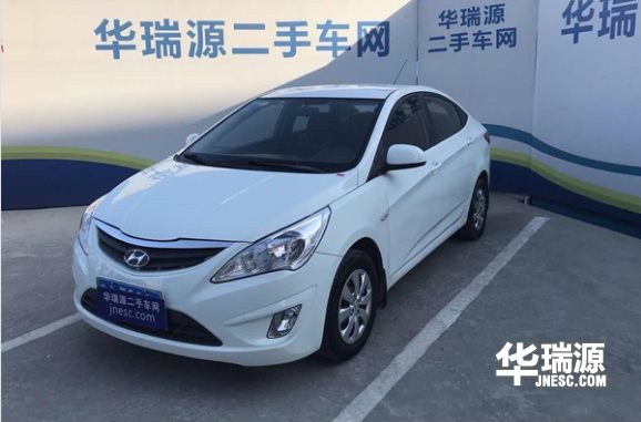 代步小车现代瑞纳,内饰整洁,整体车子的状况好