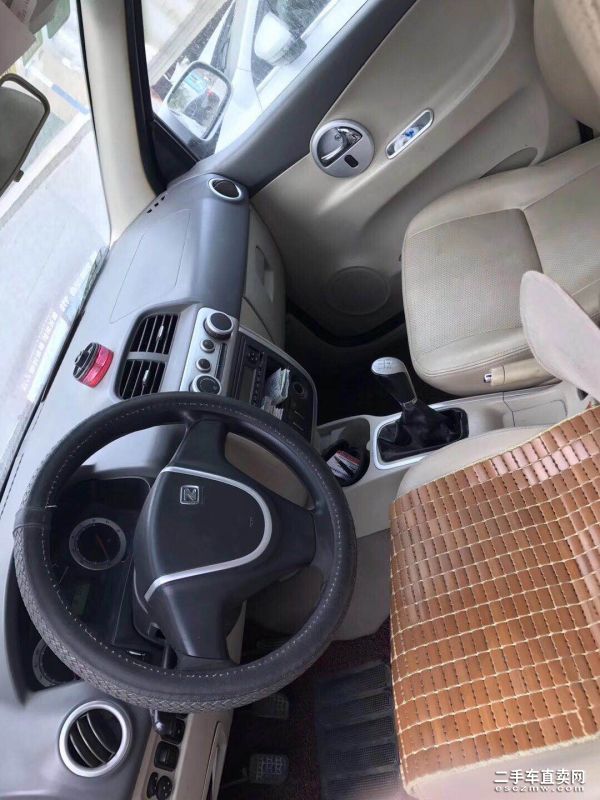 二手众泰50082011款1.3L 排量手动舒适型 价格1.20万