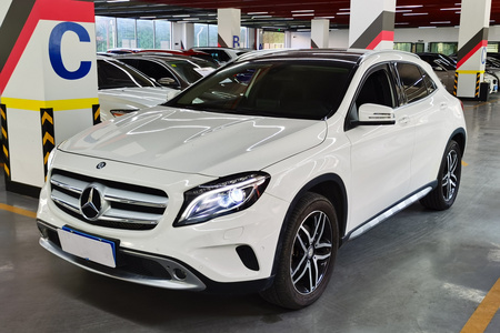 龙岩二手奔驰GLA 2017款 GLA 220 4MATIC 时尚版