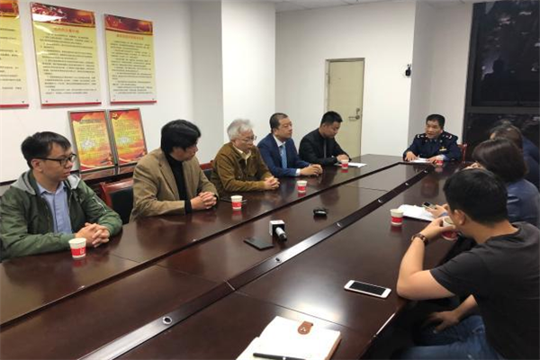西安奔驰事件和解:奔驰方诚意十足,女用户笑得非常高兴!