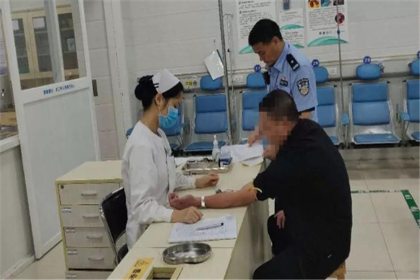 东莞老板开“8888”奔驰访友,刚到珠海就被刑事拘留!