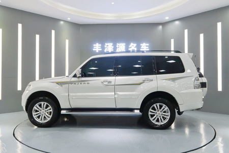 襄阳二手三菱帕杰罗 2019款 帕杰罗(进口)V97 3.8L 五门GLS 天窗 双差 中东版