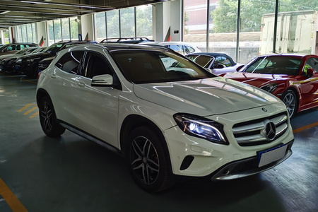 龙岩二手奔驰GLA 2017款 GLA 220 4MATIC 时尚版