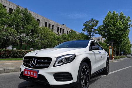 湖州二手奔驰GLA 2017款 GLA 220 4MATIC 豪华版