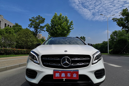 湖州二手奔驰GLA 2017款 GLA 220 4MATIC 豪华版